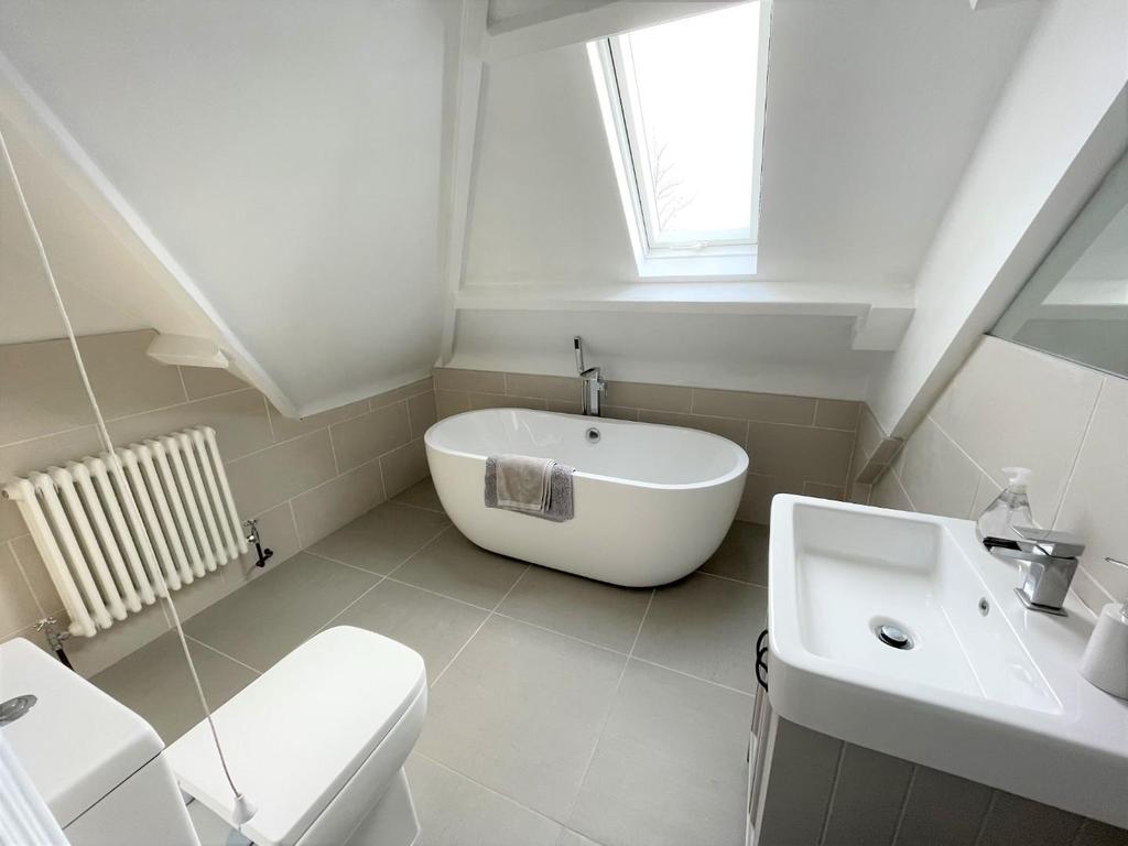 Ensuite (Bedroom 3)