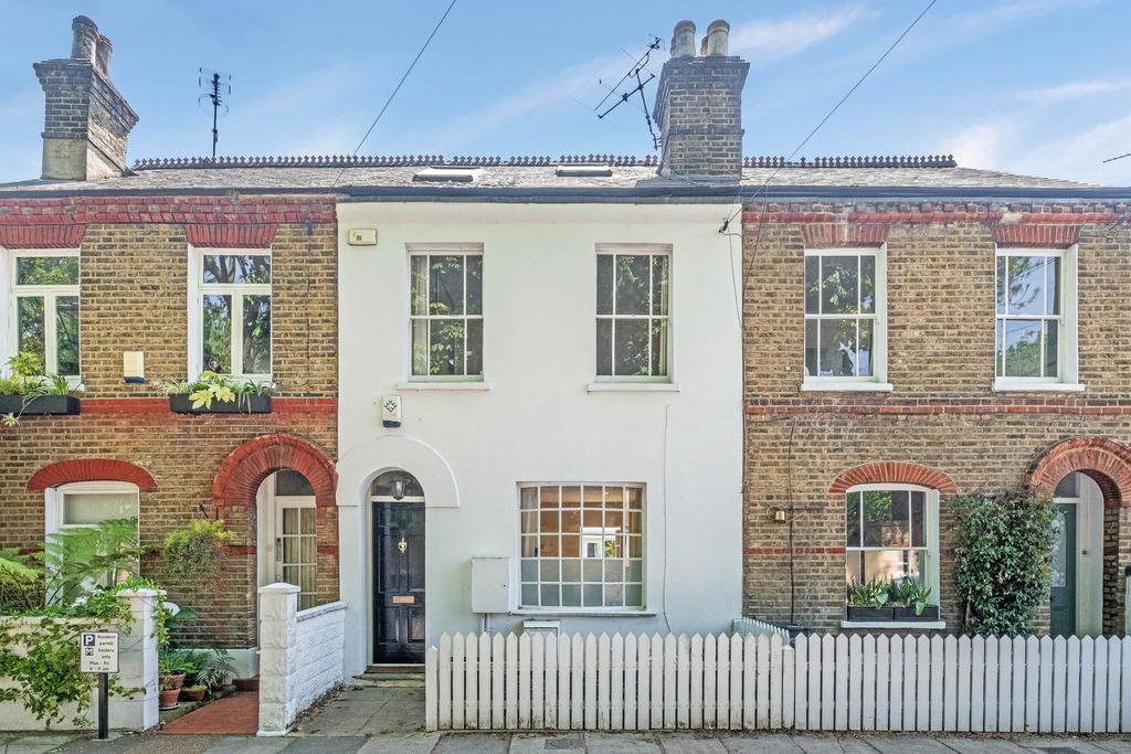 Archway Street, Barnes, SW13 3 bed house £1,175,000