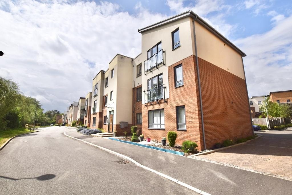 Lexham Road, Ashland, Milton Keynes, MK6 2 bed apartment £76,000