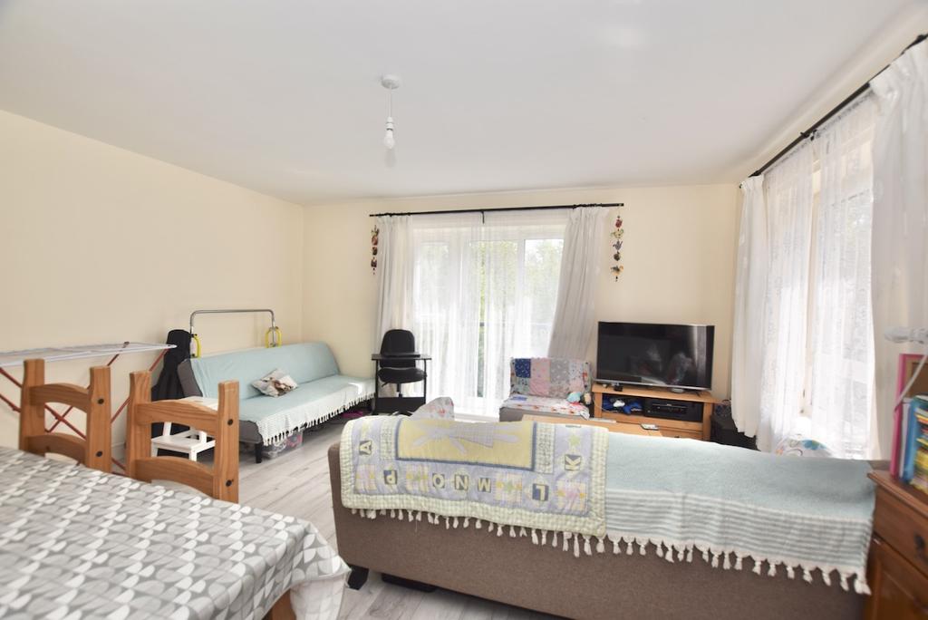 Lexham Road, Ashland, Milton Keynes, MK6 2 bed apartment £76,000