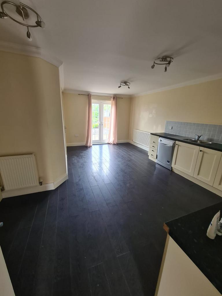 Lily Gardens, Dipton DH9 3 bed townhouse £800 pcm (£185 pw)