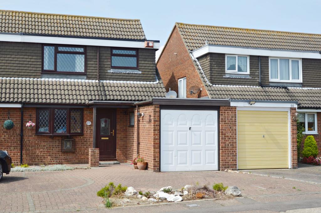 Admirals Walk, Shoeburyness, SS3 3 bed semidetached house £400,000