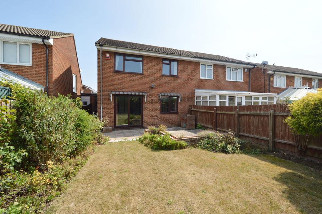 Admirals Walk, Shoeburyness, SS3 3 bed semidetached house £400,000