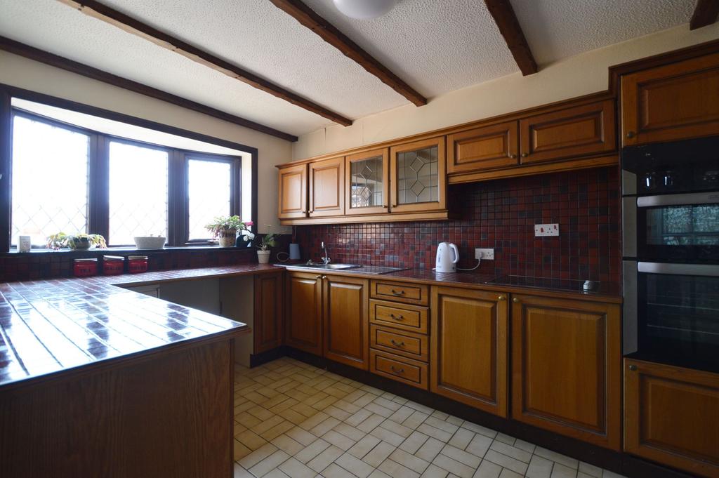Admirals Walk, Shoeburyness, SS3 3 bed semidetached house £400,000