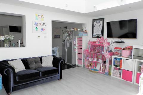 162 Devonshire Road, Hornchurch, RM12 4LP