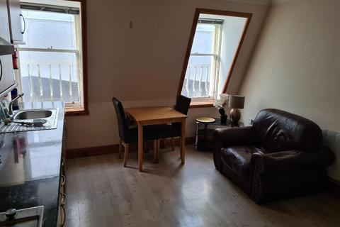 2 bedroom flat to rent - Queensgate, Inverness, IV1