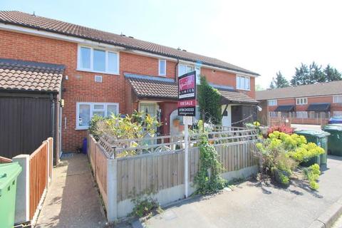2 bedroom maisonette for sale - Westland Close, Stanwell, Staines-upon-Thames, Surrey, TW19 7NA