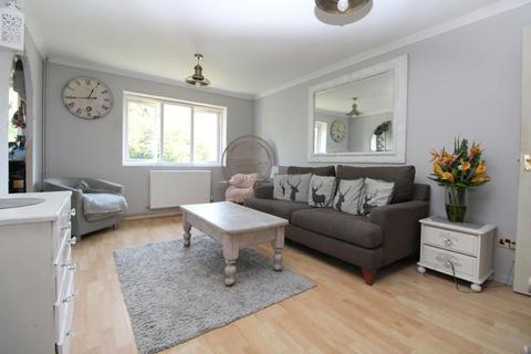 2 bedroom maisonette for sale - Westland Close, Stanwell, Staines-upon-Thames, Surrey, TW19 7NA