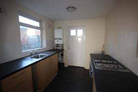 2 bedroom terraced house to rent, South View, Paisley Street, Hull, HU3