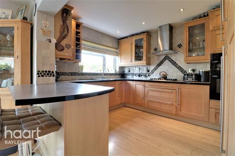 4 bedroom semi-detached house for sale - Wyburns Avenue, Rayleigh