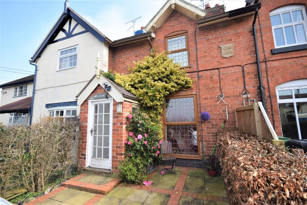 Pen Y Lan, Ruabon, Wrexham, LL14 3 bed terraced house £185,000