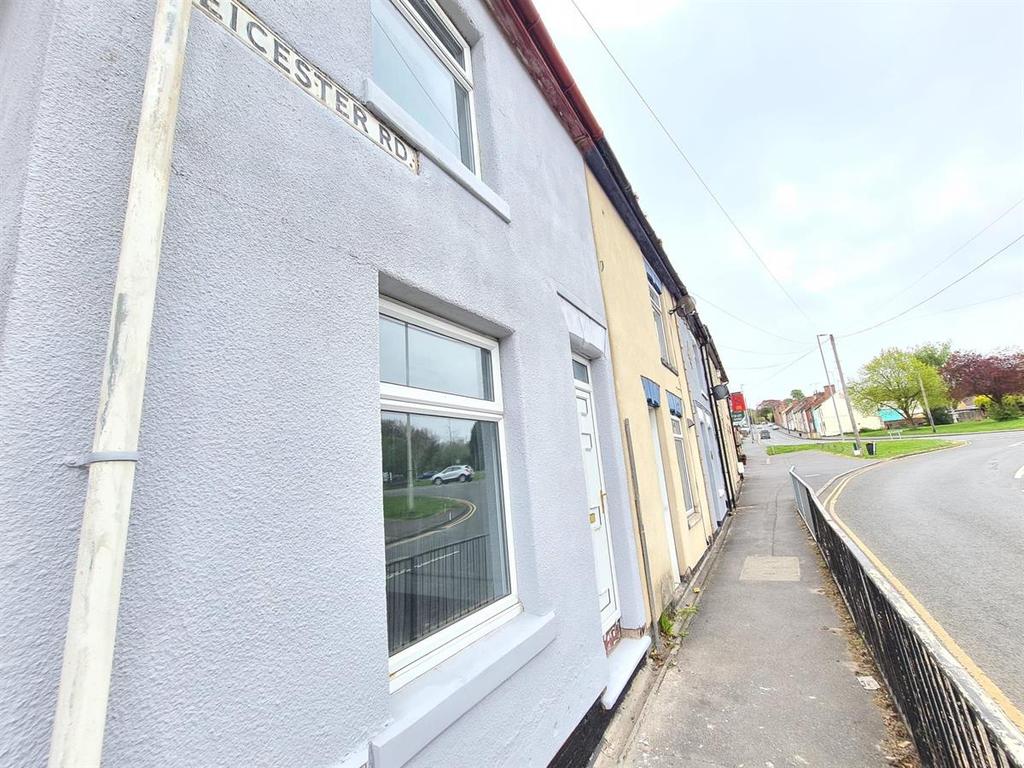 Leicester Road, Whitwick, Coalville 2 bed terraced house £675 pcm (£