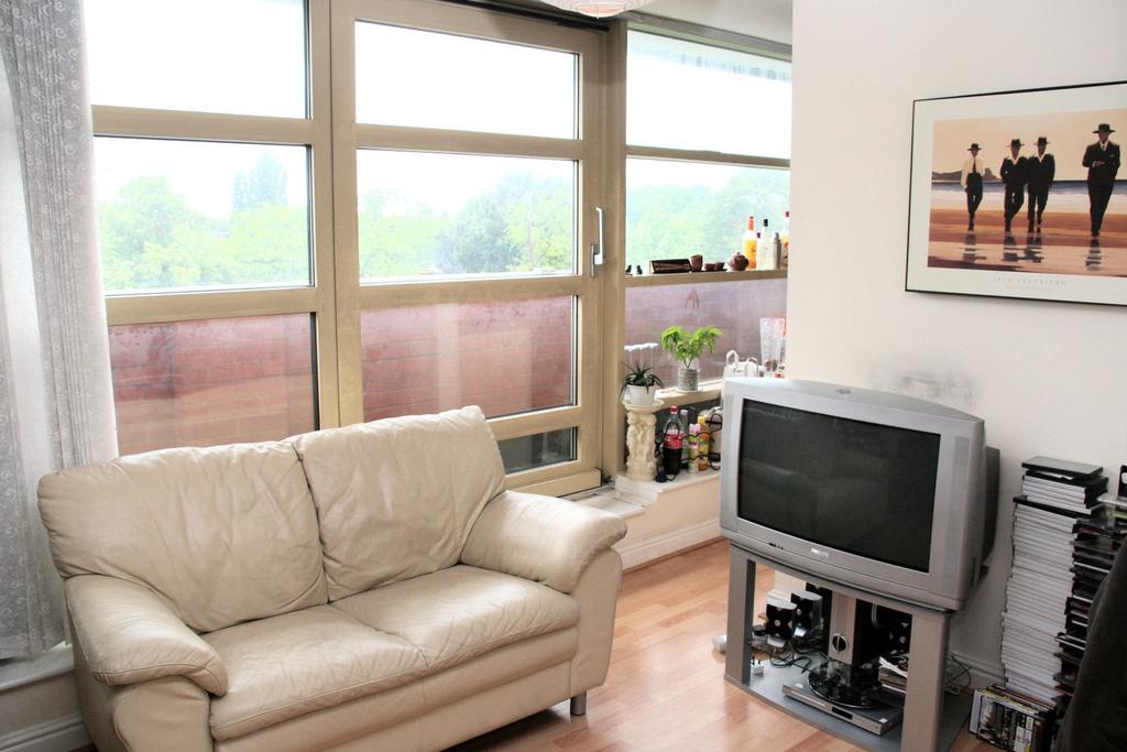 Fitzwilliam Court, 1921 Anson Road, Manchester, M14 2 bed flat £775