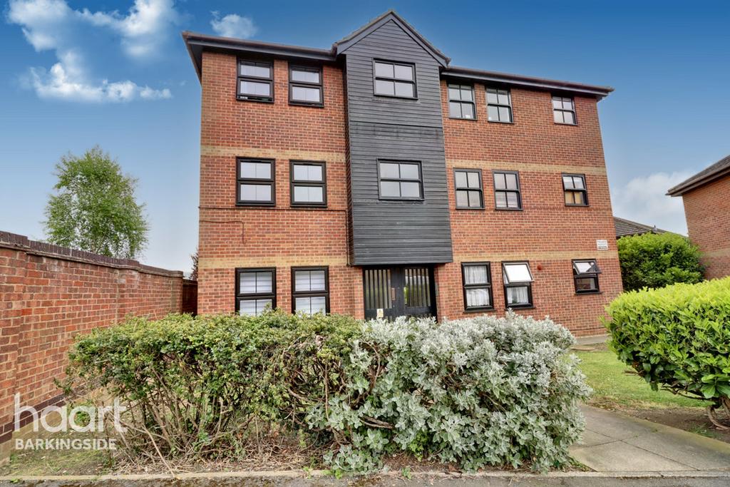 Hazelwood Park Close, Chigwell 2 bed flat £280,000