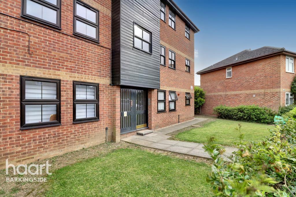 Hazelwood Park Close, Chigwell 2 bed flat £280,000