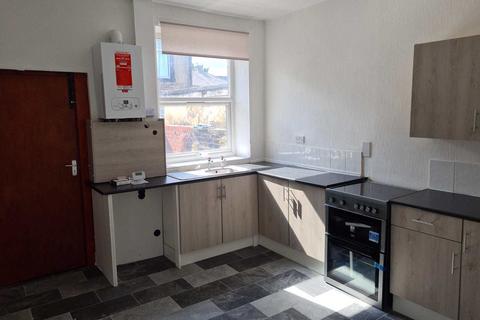 2 bedroom terraced house to rent, Thomas Street, Colne, BB8