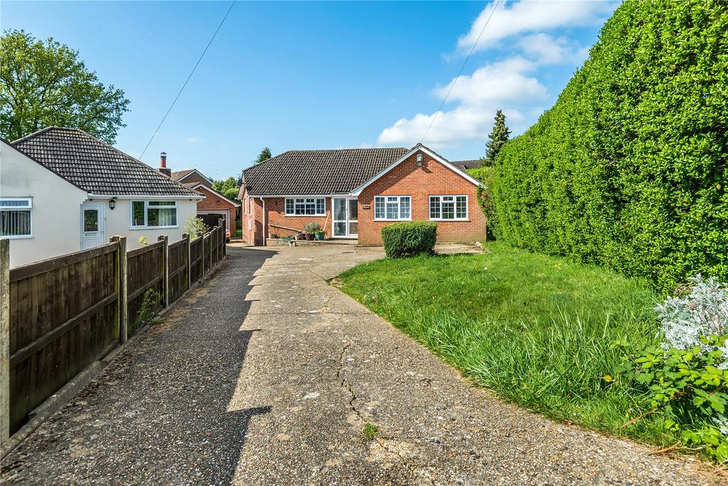 Chase Grove, Waltham Chase, Southampton, Hampshire, SO32 5 bed detached