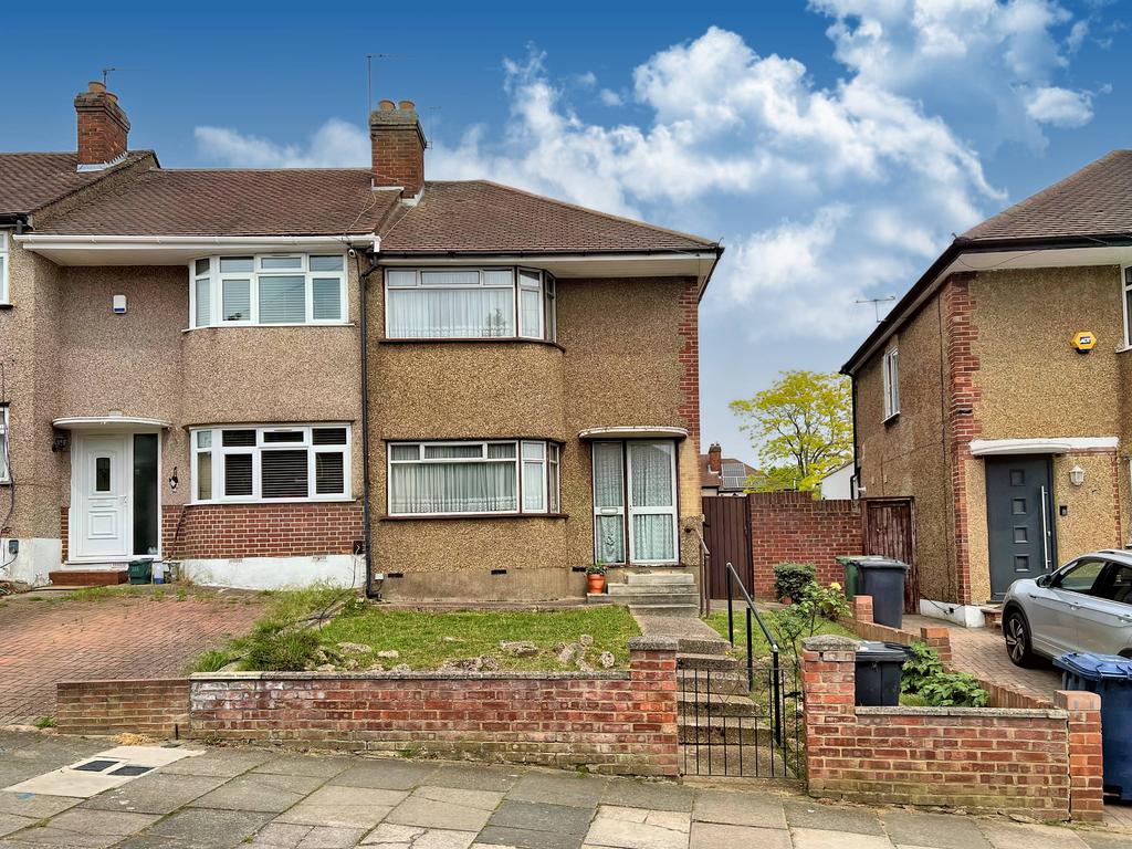 Carr Road, Northolt UB5 2 bed end of terrace house for sale £459,950