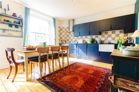 18 Ambra Vale West, Bristol, BS8 4RD