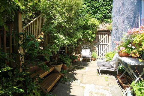 18 Ambra Vale West, Bristol, BS8 4RD