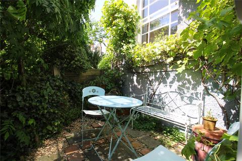 18 Ambra Vale West, Bristol, BS8 4RD