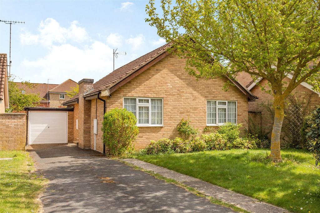 Victoria Road, Oundle, Peterborough... 3 bed bungalow £1,100 pcm (£