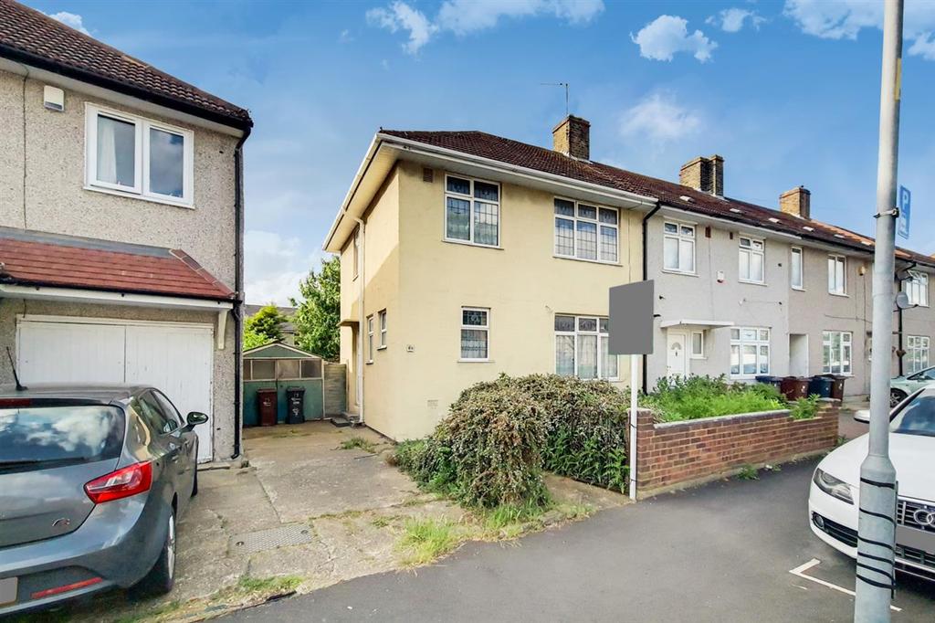 Lindsey Road, Dagenham, Essex 3 bed end of terrace house £395,000