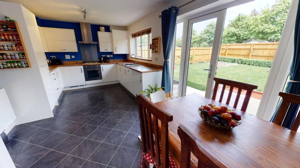 Kitchen / dining room