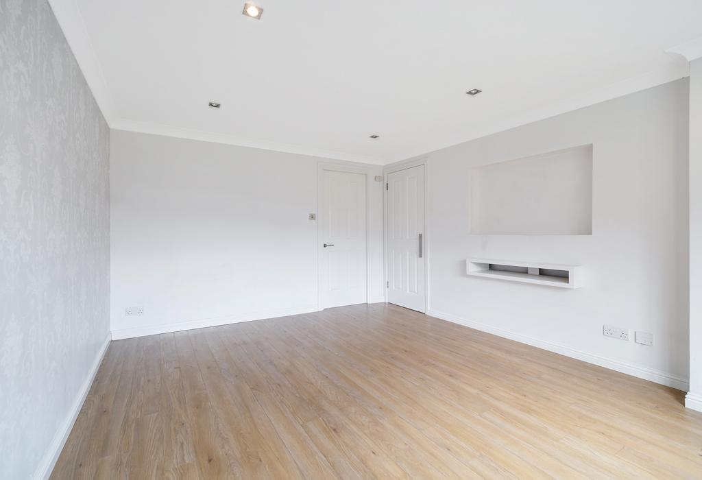 Coats Drive, Paisley, Renfrewshire 2 bed end of terrace house £130,000