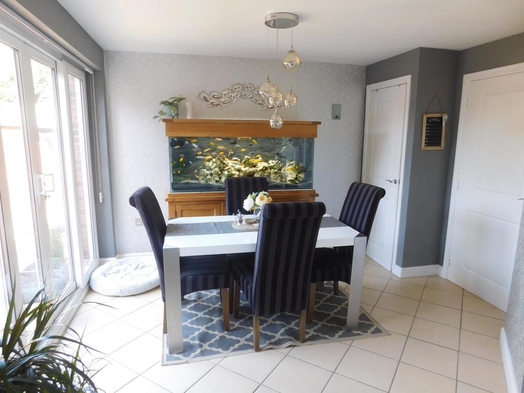 Newman Drive, Church Gresley, DE11 3 bed semidetached house £239,950