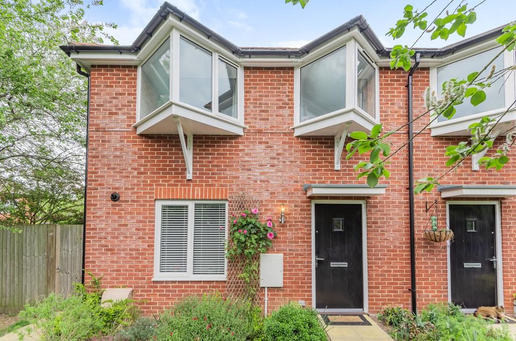 Firecracker Drive, Locks Heath... 4 bed semidetached house £425,000