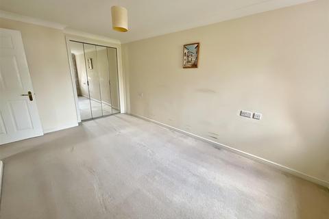 1 bedroom flat for sale, Prices Lane, Reigate, Surrey