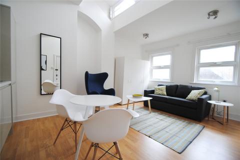 Studio to rent, Holloway Road, London, N7