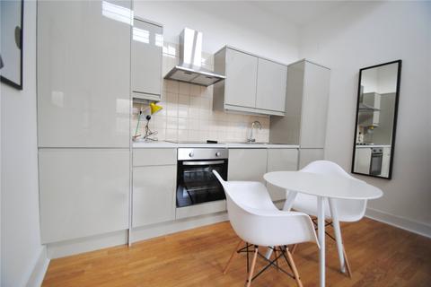 Studio to rent, Holloway Road, London, N7
