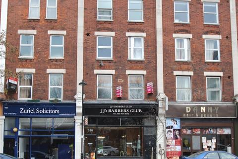 Studio to rent, Holloway Road, London, N7