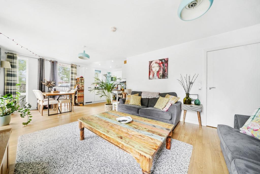 Blondin Way, London, SE16 1 bed ground floor flat - £500,000