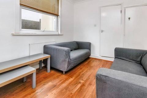 1 bedroom in a flat share to rent, Lonsdale Avenue, London E6