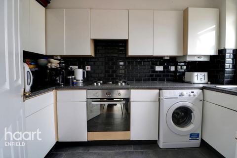 86 Cobham Close, Enfield, EN1 3SU