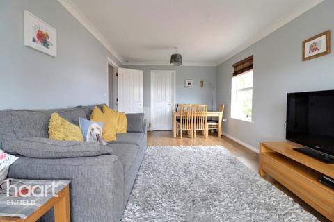 86 Cobham Close, Enfield, EN1 3SU