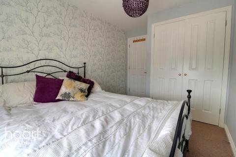 86 Cobham Close, Enfield, EN1 3SU