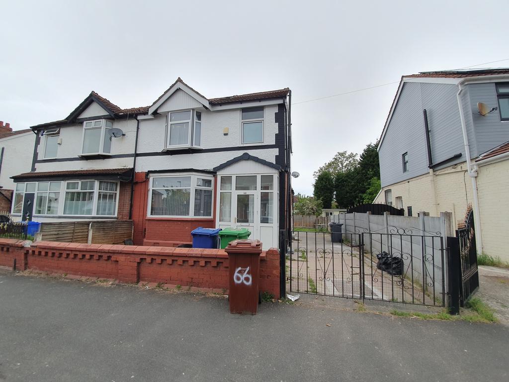 Burnage Hall Road, Manchester, M19 3 bed semidetached house £1,295