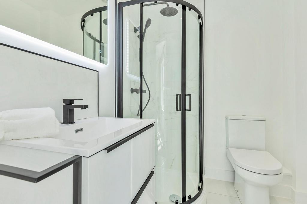 11- En-Suite
