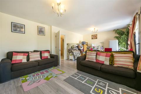 60 Louise Gardens, Rainham, RM13 8LH