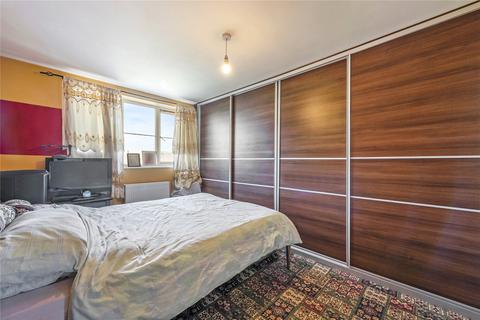 60 Louise Gardens, Rainham, RM13 8LH
