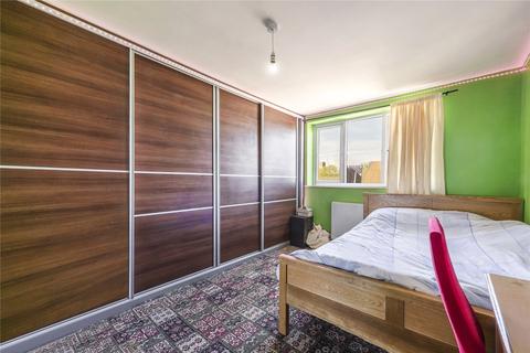 60 Louise Gardens, Rainham, RM13 8LH