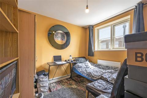 60 Louise Gardens, Rainham, RM13 8LH