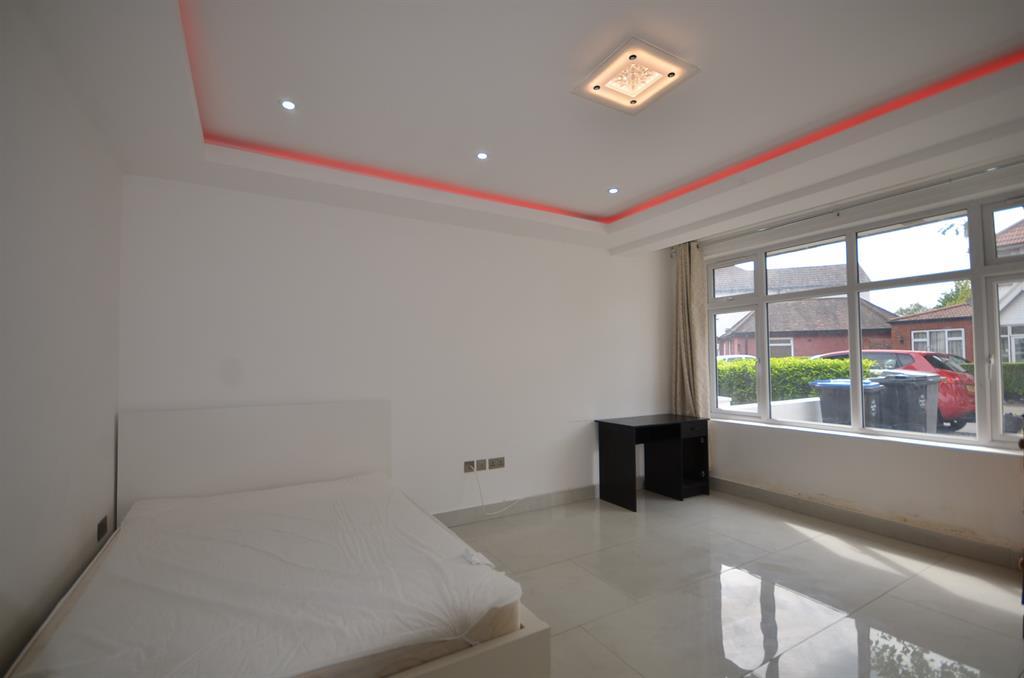 Rosslyn Crescent, Wembley, Middlesex, HA9 7NZ 1 bed property £850 pcm