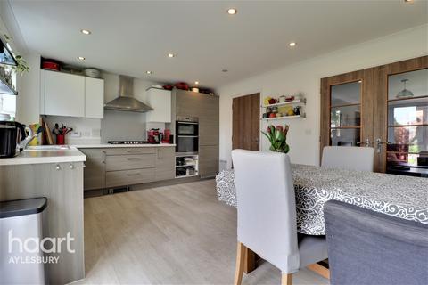 5 bedroom semi-detached house for sale - Domino Way, Aylesbury
