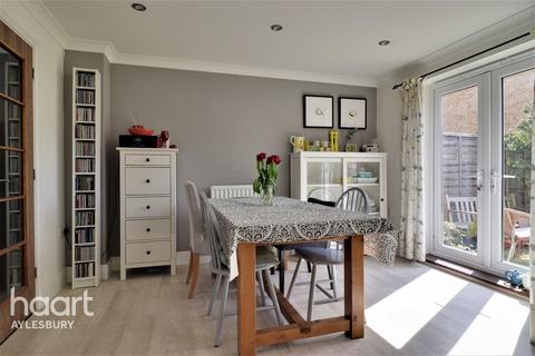 5 bedroom semi-detached house for sale - Domino Way, Aylesbury