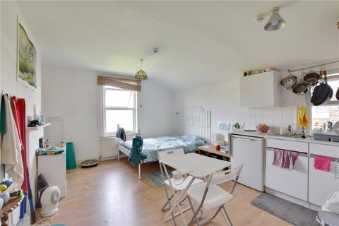 Studio to rent, Charlton Road, London, SE3